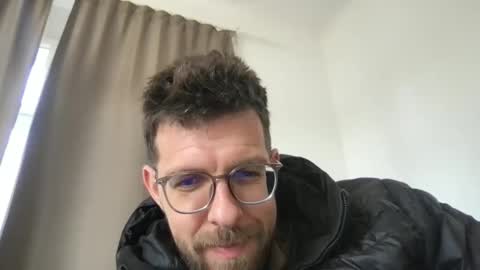 Snapshot of martinmagic467657 chatting on March 27, 7:36 am martinmagic467657 online show from March 27, 7:36 am