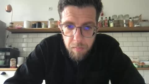 Snapshot of martinmagic467657 chatting on April 16, 7:42 am martinmagic467657 online show from April 16, 7:42 am