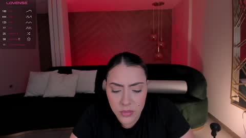 Martinna Bonnet online show from December 19, 1:40 pm