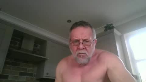Snapshot of martinrgbxxxx chatting on December 31, 9:53 am martinrgbxxxx online show from December 31, 9:53 am