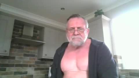 Snapshot of martinrgbxxxx chatting on February 9, 3:45 pm martinrgbxxxx online show from February 9, 3:45 pm