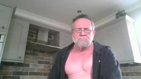Snapshot of martinrgbxxxx chatting on February 15, 2:11 pm martinrgbxxxx online show from February 15, 2:11 pm