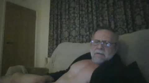 Snapshot of martinrgbxxxx chatting on February 12, 10:27 pm martinrgbxxxx online show from February 12, 10:27 pm