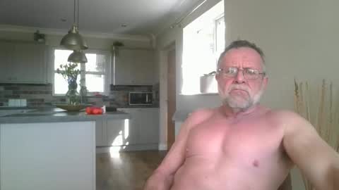 martinrgbxxxx online show from April 14, 9:15 am