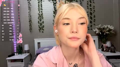 Lisa online show from February 17, 2:13 pm