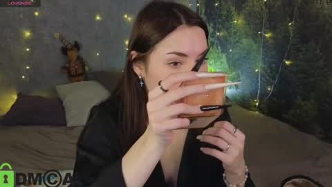 Mary  GMT 3 Mon Tue Wed Thu Fri 0300am - 0900am online show from December 23, 1:03 am