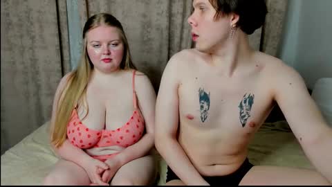 Snapshot of mary_ann__ chatting on February 27, 10:10 pm Mary and Mikki online show from February 27, 10:10 pm