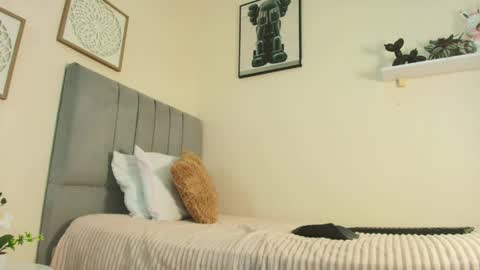 mary_cute9 online show from April 14, 12:22 pm