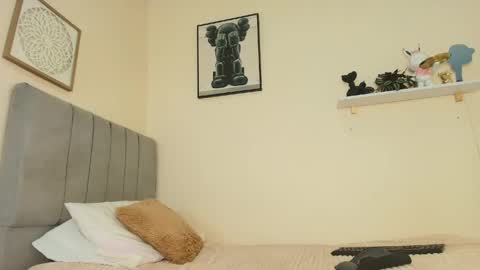 mary_cute9 online show from May 24, 3:00 am