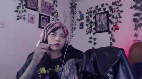 Snapshot of mary_janness chatting on January 2, 6:34 pm 100 online show from January 2, 6:34 pm