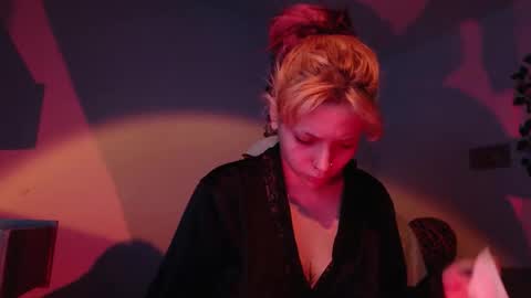 Snapshot of mary_janness chatting on December 14, 5:57 am 100 online show from December 14, 5:57 am