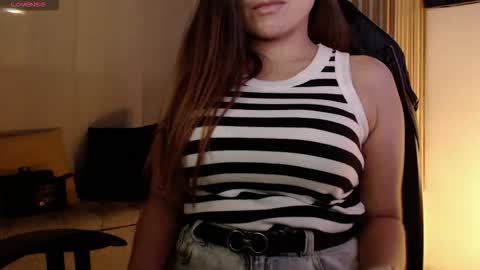 Snapshot of maryland002 chatting on November 10, 11:15 pm Angela online show from November 10, 11:15 pm