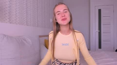Snapshot of marylee_21 chatting on October 3, 6:32 am Mari online show from October 3, 6:32 am