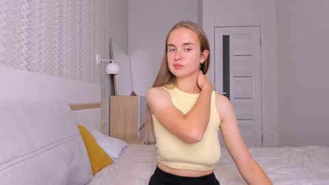 Snapshot of marylee_21 chatting on October 10, 6:23 am Mari online show from October 10, 6:23 am