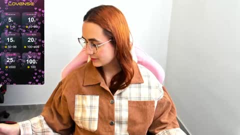 Dulce Maria online show from February 6, 7:51 pm