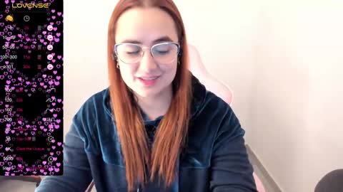 Dulce Maria online show from February 26, 4:14 am