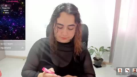 Snapshot of maryluna95 chatting on July 16, 4:46 pm Dulce Maria online show from July 16, 4:46 pm