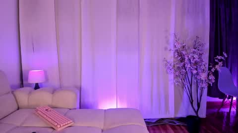 Mary online show from May 18, 3:35 am