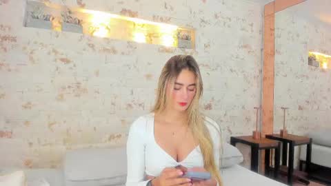 Snapshot of maryy_campbell chatting on May 1, 11:48 am maryy campbell online show from May 1, 11:48 am