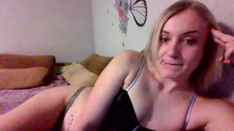 Snapshot of maryyemm chatting on January 2, 7:40 pm maryyemm online show from January 2, 7:40 pm