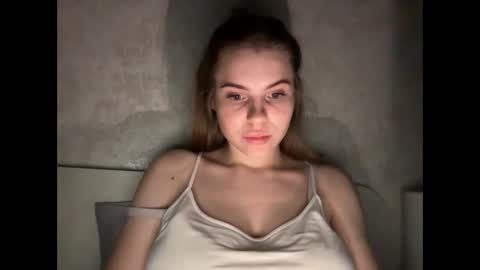 Snapshot of maryyourr chatting on December 21, 10:28 pm MaryYourr online show from December 21, 10:28 pm