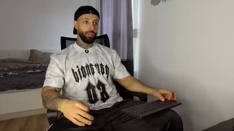 masculineguy69 online show from November 17, 10:32 am