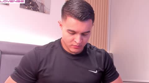 Snapshot of mason_bennet chatting on January 6, 11:29 pm Mason Bennet online show from January 6, 11:29 pm