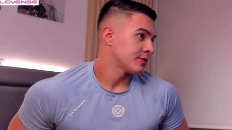 Snapshot of mason_bennet chatting on January 10, 9:52 pm Mason Bennet online show from January 10, 9:52 pm