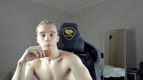 Snapshot of mason_warhol chatting on December 5, 1:14 am Mason online show from December 5, 1:14 am