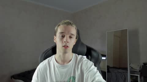 Snapshot of mason_warhol chatting on December 12, 12:22 pm Mason online show from December 12, 12:22 pm