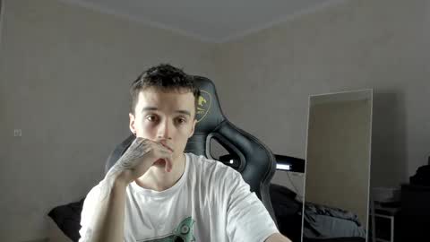 Snapshot of mason_warhol chatting on March 4, 3:44 am Mason online show from March 4, 3:44 am