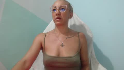 Snapshot of massielferretis chatting on April 13, 11:21 pm massiel ferreti online show from April 13, 11:21 pm
