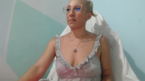 Snapshot of massielferretis chatting on April 18, 11:27 pm massiel ferreti online show from April 18, 11:27 pm