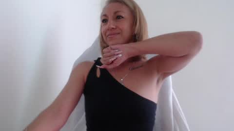Snapshot of massielferretis chatting on May 3, 9:32 pm massiel ferreti online show from May 3, 9:32 pm