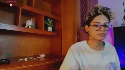 Snapshot of massimo_alessandro chatting on October 16, 8:43 pm online show from October 16, 8:43 pm
