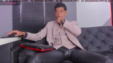 I am Massimo online show from June 19, 2:43 pm