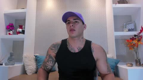 Snapshot of massimocontie_ chatting on December 17, 12:00 pm Massimo Contie online show from December 17, 12:00 pm