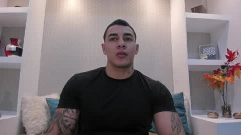 Snapshot of massimocontie_ chatting on December 23, 11:57 am Massimo Contie online show from December 23, 11:57 am
