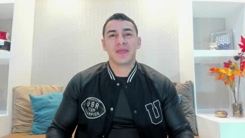 Snapshot of massimocontie_ chatting on January 2, 12:46 pm Massimo Contie online show from January 2, 12:46 pm