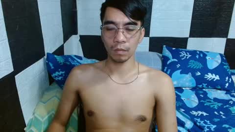 Snapshot of massive_boner02 chatting on December 10, 10:06 am massive_boner02 online show from December 10, 10:06 am