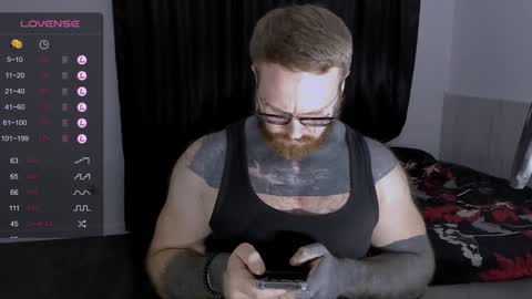 Snapshot of master_oil chatting on December 5, 10:01 pm Huge Alex online show from December 5, 10:01 pm