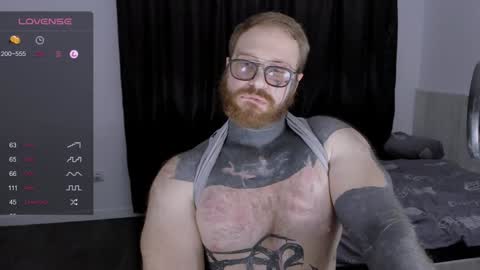 Snapshot of master_oil chatting on December 18, 10:02 pm Huge Alex online show from December 18, 10:02 pm