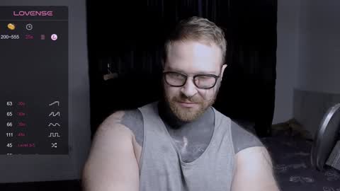 Snapshot of master_oil chatting on February 1, 6:43 am Huge Alex online show from February 1, 6:43 am