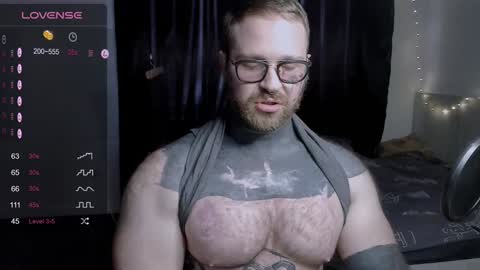 Snapshot of master_oil chatting on February 3, 1:51 pm Huge Alex online show from February 3, 1:51 pm