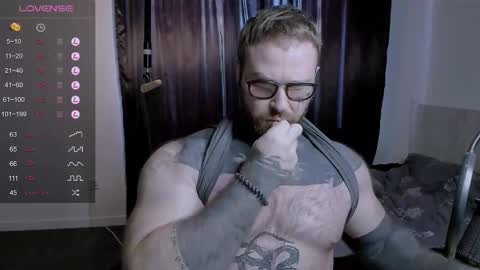 Snapshot of master_oil chatting on February 13, 6:30 am Huge Alex online show from February 13, 6:30 am