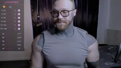 Snapshot of master_oil chatting on February 20, 6:17 am Huge Alex online show from February 20, 6:17 am