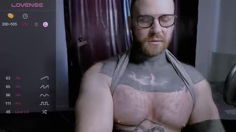 Snapshot of master_oil chatting on February 21, 6:40 am Huge Alex online show from February 21, 6:40 am