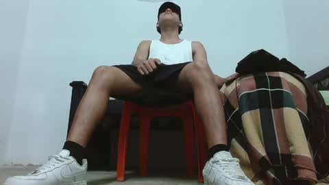 Snapshot of master_pig_ chatting on May 3, 4:13 pm MASTER ALPHA online show from May 3, 4:13 pm