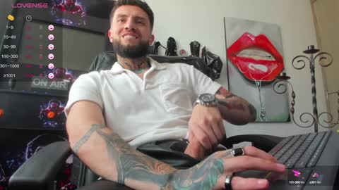 steven  online show from December 19, 9:06 pm