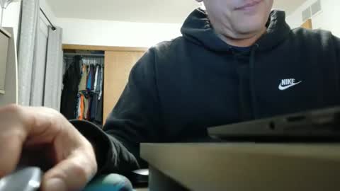 Snapshot of master_thorn chatting on October 28, 2:04 am Master Thorn online show from October 28, 2:04 am